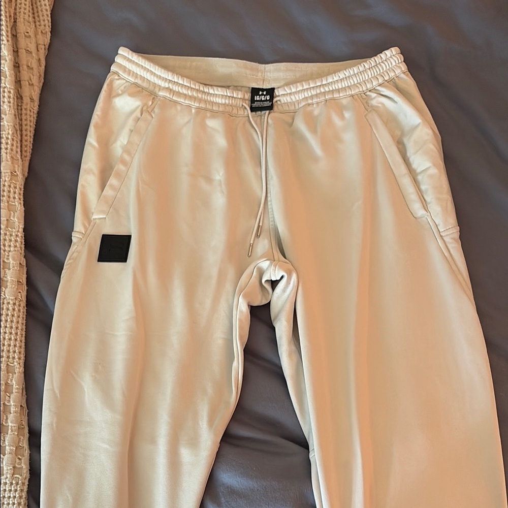 Under Armour Cream Sweatpants Relaxed Fit